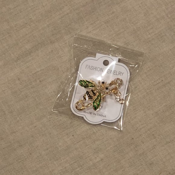 Bee Pin Brooch - Picture 3 of 5